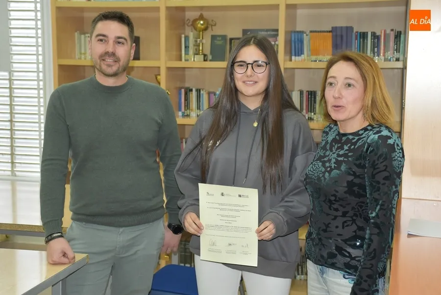 Foto 9 - La 5&ordf; generaci&oacute;n British del IES Tierra recibe sus certificados acreditativos