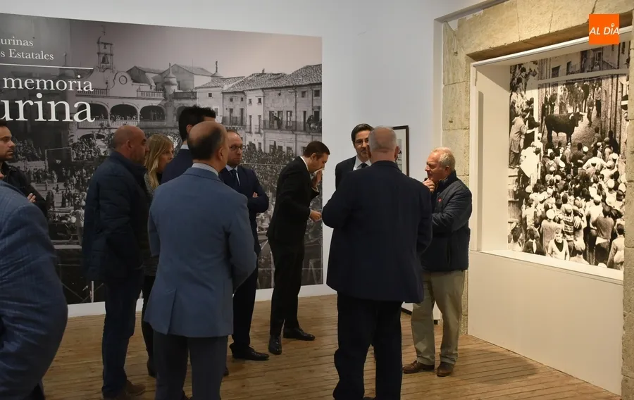 Foto 2 - Fotograf&iacute;as hist&oacute;ricas del Carnaval sobresalen en la exposici&oacute;n de im&aacute;genes taurinas antiguas