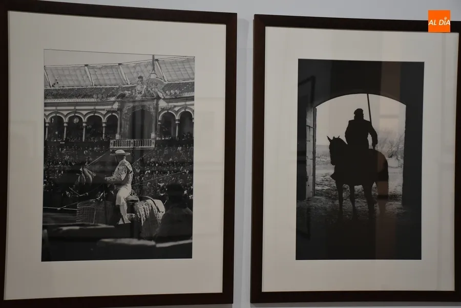 Foto 5 - Fotograf&iacute;as hist&oacute;ricas del Carnaval sobresalen en la exposici&oacute;n de im&aacute;genes taurinas antiguas