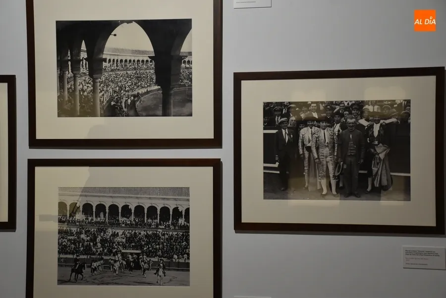 Foto 10 - Fotograf&iacute;as hist&oacute;ricas del Carnaval sobresalen en la exposici&oacute;n de im&aacute;genes taurinas antiguas
