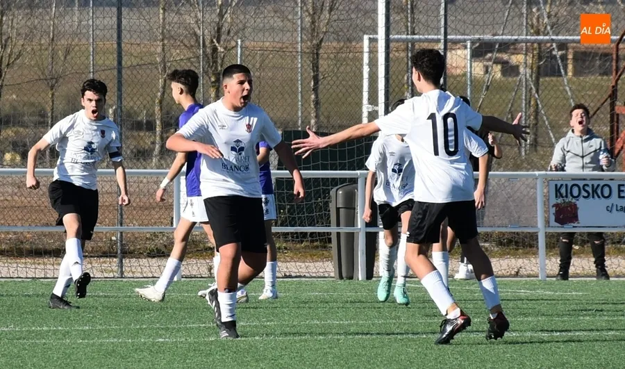 Foto 2 - Los cadetes del Ciudad Rodrigo y el Pe&ntilde;aranda firman tablas en un duelo bastante entretenido