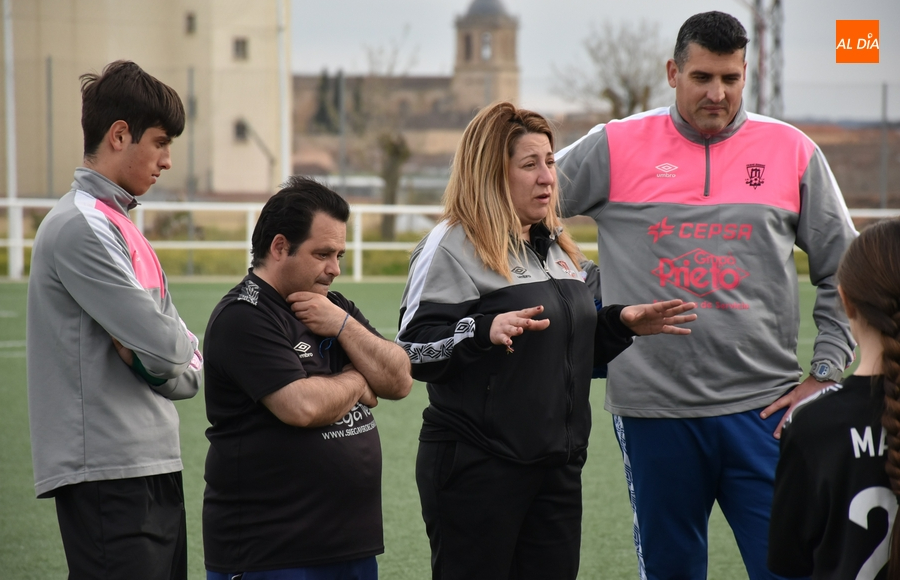 Foto 3 - Inicia su andadura el nuevo equipo Femenino del Ciudad Rodrigo CF