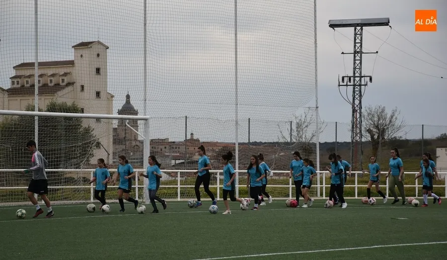 Foto 9 - Inicia su andadura el nuevo equipo Femenino del Ciudad Rodrigo CF