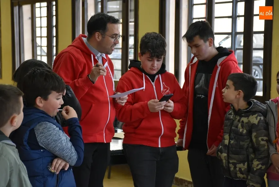 Foto 6 - Una divertida sesi&oacute;n de juegos inaugura los actos por el D&iacute;a del Seminario