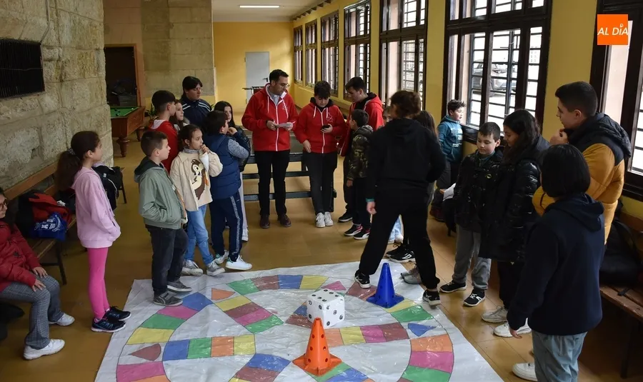 Foto 7 - Una divertida sesi&oacute;n de juegos inaugura los actos por el D&iacute;a del Seminario
