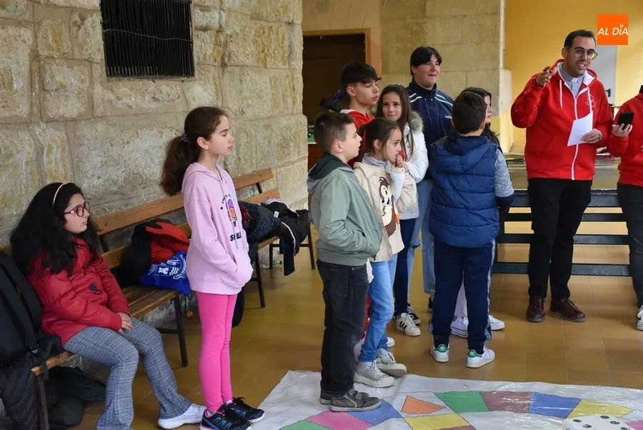 Foto 8 - Una divertida sesi&oacute;n de juegos inaugura los actos por el D&iacute;a del Seminario