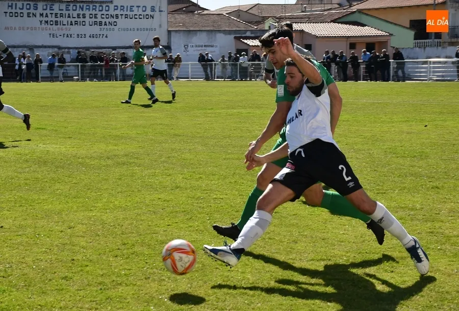 Foto 4 - El Ciudad Rodrigo no se rinde y logra voltear un partido que se le hab&iacute;a puesto muy cuesta arriba