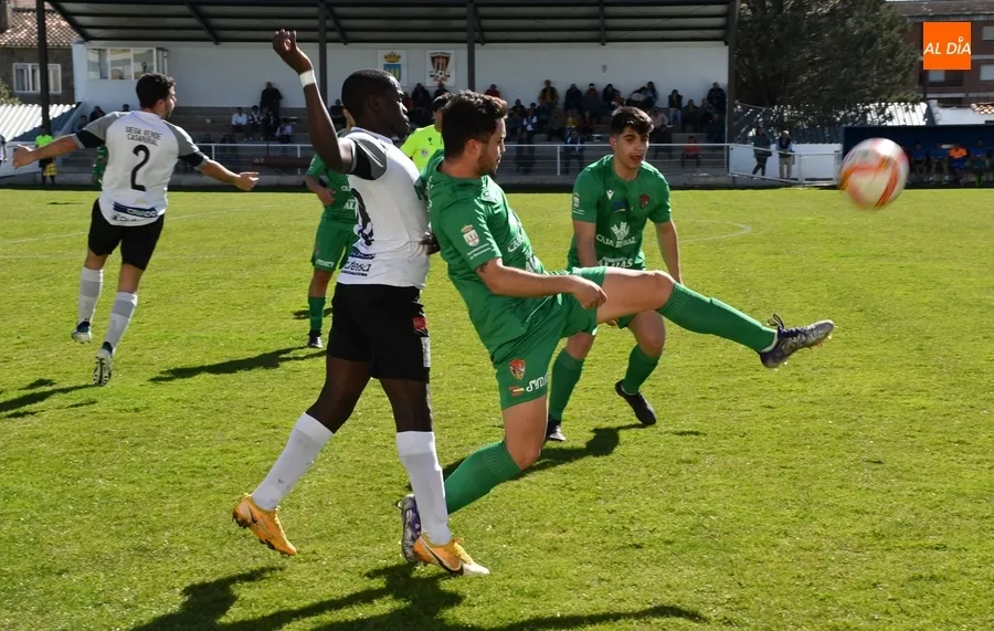 Foto 3 - El Ciudad Rodrigo no se rinde y logra voltear un partido que se le hab&iacute;a puesto muy cuesta arriba