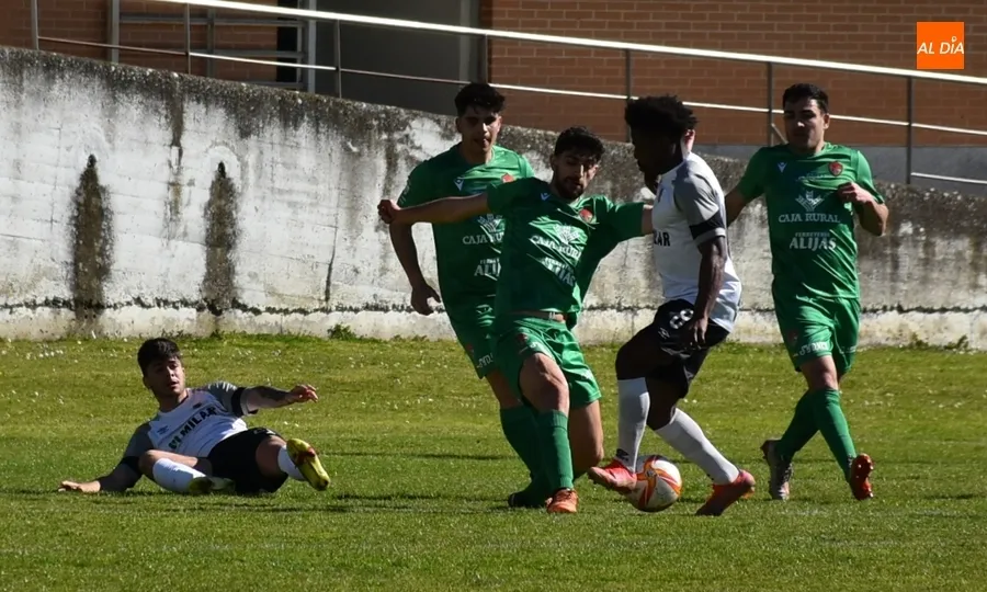 Foto 5 - El Ciudad Rodrigo no se rinde y logra voltear un partido que se le hab&iacute;a puesto muy cuesta arriba