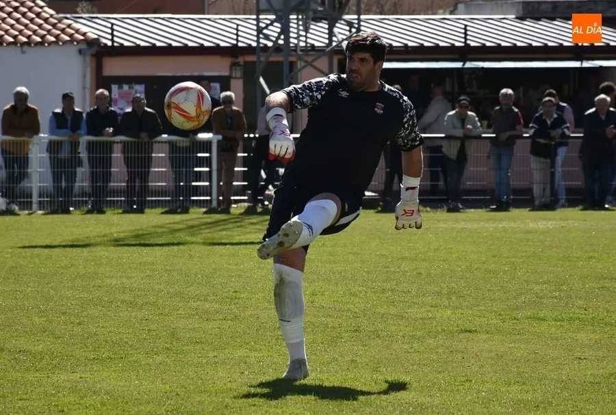 Foto 7 - El Ciudad Rodrigo no se rinde y logra voltear un partido que se le hab&iacute;a puesto muy cuesta arriba