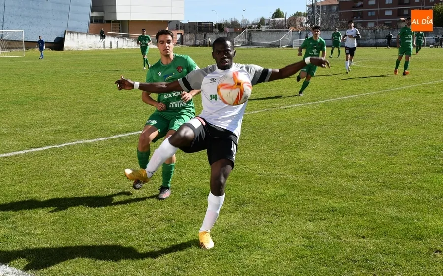 Foto 8 - El Ciudad Rodrigo no se rinde y logra voltear un partido que se le hab&iacute;a puesto muy cuesta arriba
