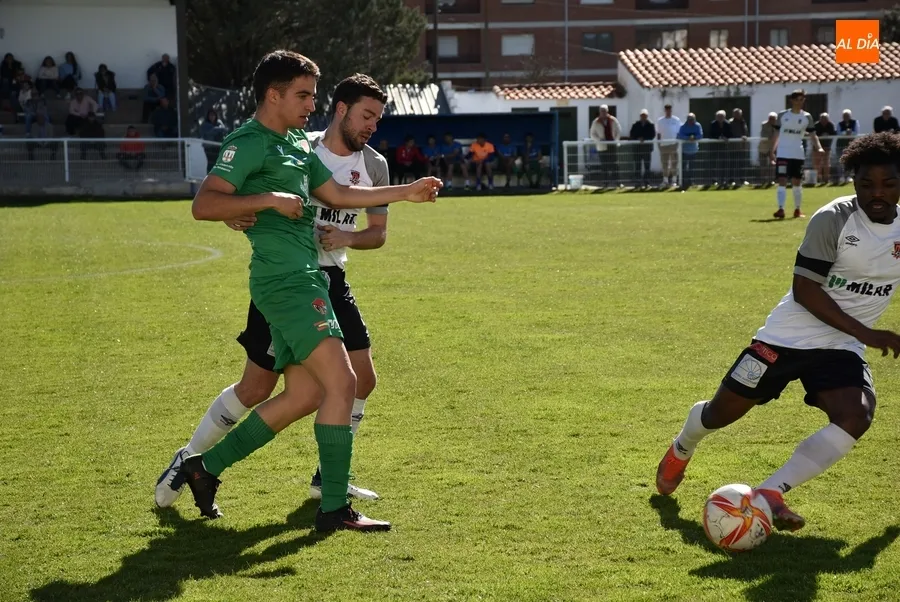 Foto 9 - El Ciudad Rodrigo no se rinde y logra voltear un partido que se le hab&iacute;a puesto muy cuesta arriba
