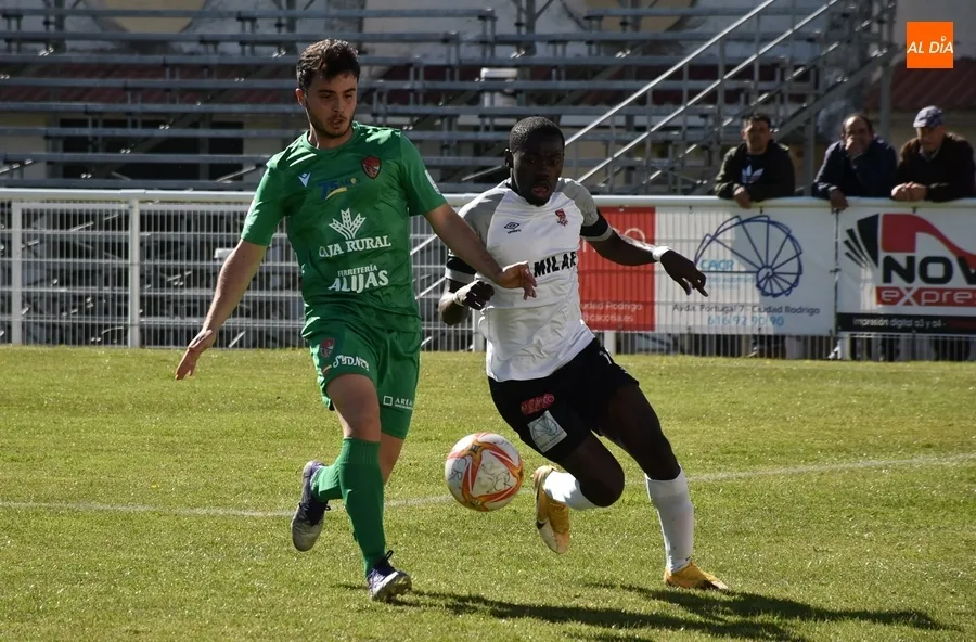 Foto 10 - El Ciudad Rodrigo no se rinde y logra voltear un partido que se le hab&iacute;a puesto muy cuesta arriba