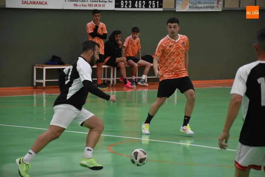 Foto 5 - La fase local del Trofeo Diputaci&oacute;n de F&uacute;tbol Sala encara su recta final