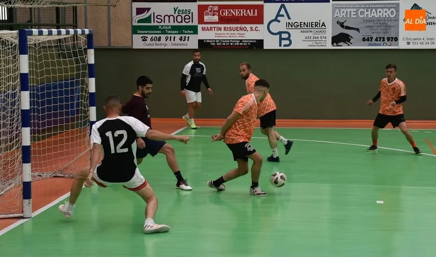 Foto 7 - La fase local del Trofeo Diputaci&oacute;n de F&uacute;tbol Sala encara su recta final