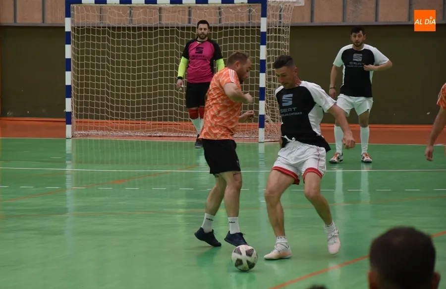 Foto 9 - La fase local del Trofeo Diputaci&oacute;n de F&uacute;tbol Sala encara su recta final