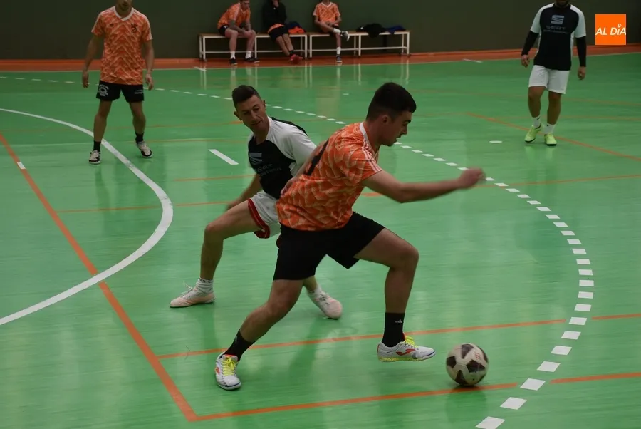 Foto 10 - La fase local del Trofeo Diputaci&oacute;n de F&uacute;tbol Sala encara su recta final