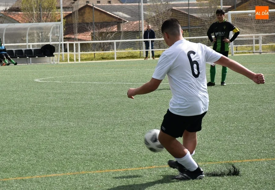 Foto 8 - #M | 18-19 MAR | Ag&oacute;nica victoria del III Infantil de Regional sentenciada a medio segundo del final