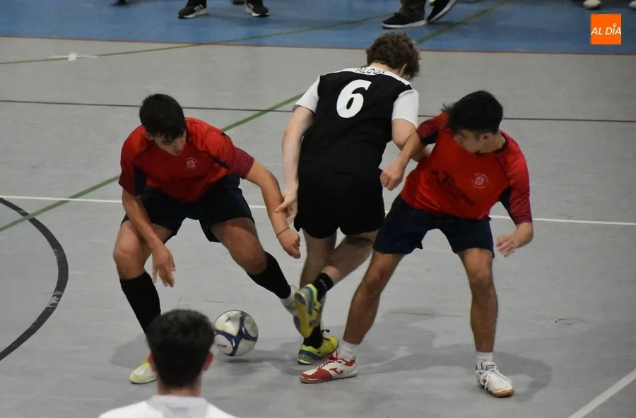Foto 5 - Goleador empate ante el CM San Bartolom&eacute; del III de Asafusa, que no pudo conservar sus ventajas