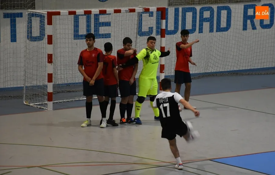 Foto 9 - Goleador empate ante el CM San Bartolom&eacute; del III de Asafusa, que no pudo conservar sus ventajas
