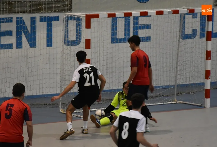 Foto 10 - Goleador empate ante el CM San Bartolom&eacute; del III de Asafusa, que no pudo conservar sus ventajas