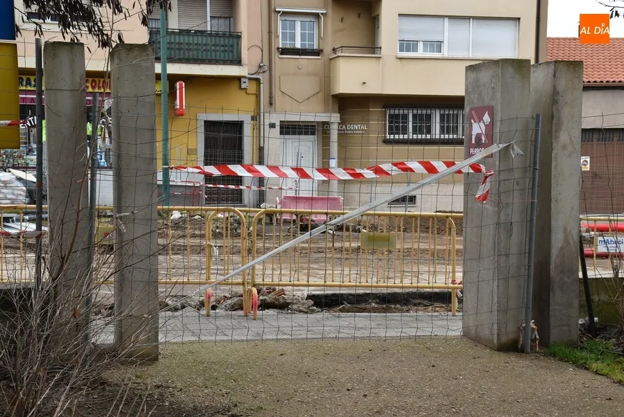 Foto 4 - Cortada al tr&aacute;nsito de peatones la calle Venerable Centenares