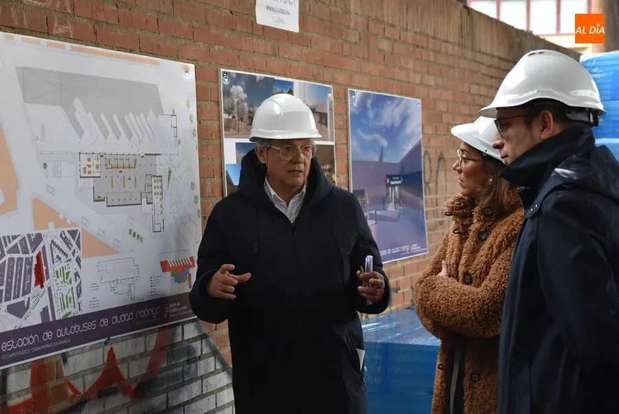 Foto 8 - S&aacute;nchez-Ter&aacute;n da ya nombre a la Estaci&oacute;n de Autobuses, que recibe la visita de la consejera de Movilidad