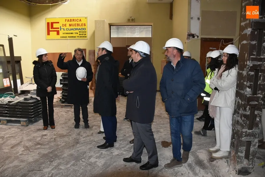 Foto 11 - S&aacute;nchez-Ter&aacute;n da ya nombre a la Estaci&oacute;n de Autobuses, que recibe la visita de la consejera de Movilidad