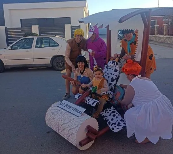 Foto 10 - Garcihern&aacute;ndez disfruta de la 'Fiesta de la Primavera' con un desfile de disfraces