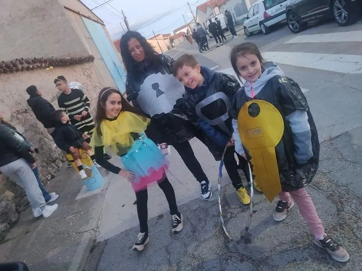 Foto 6 - Garcihern&aacute;ndez disfruta de la 'Fiesta de la Primavera' con un desfile de disfraces