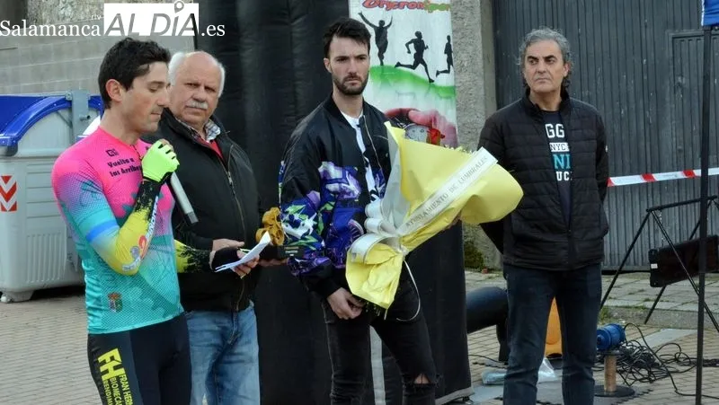 Foto 8 - La I Vuelta Ciclista a las Arribes se abre con un homenaje a la ciclista Estela Dom&iacute;nguez