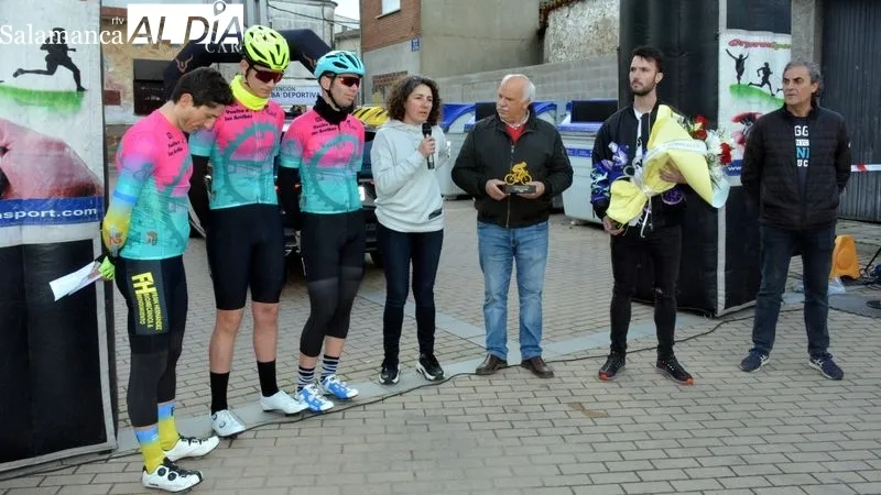 Foto 5 - La I Vuelta Ciclista a las Arribes se abre con un homenaje a la ciclista Estela Dom&iacute;nguez