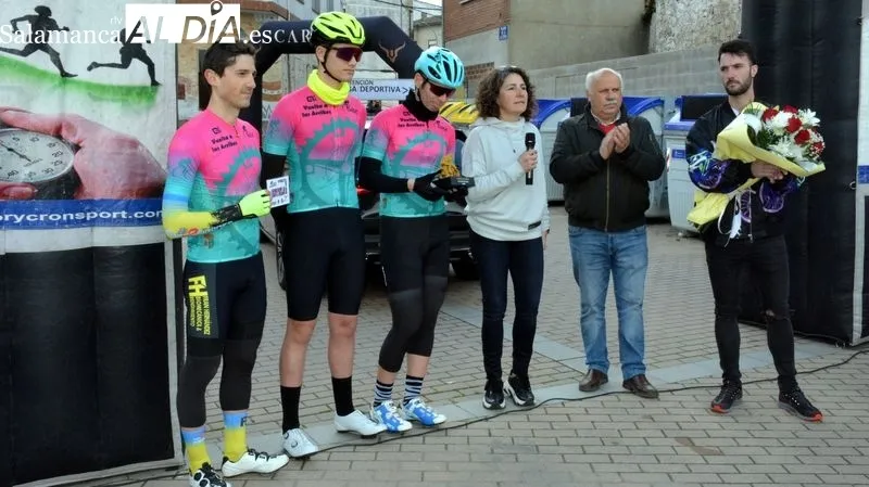 Foto 4 - La I Vuelta Ciclista a las Arribes se abre con un homenaje a la ciclista Estela Dom&iacute;nguez