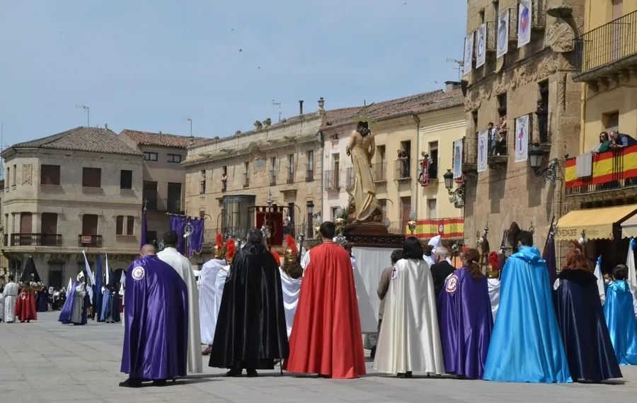 Foto 3 - Rota de nuevo la unidad de las cofrad&iacute;as mirobrigenses en torno a la procesi&oacute;n del Resucitado