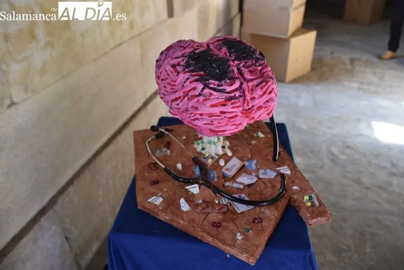 Exposición ‘Museo sin Hogar; Esperanza sin Cobertura’ en el claustro de la Catedral Vieja. Foto de Vanesa Martins