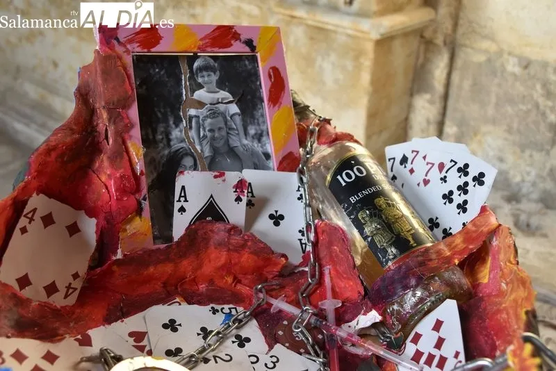 Exposición ‘Museo sin Hogar; Esperanza sin Cobertura’ en el claustro de la Catedral Vieja. Foto de Vanesa Martins