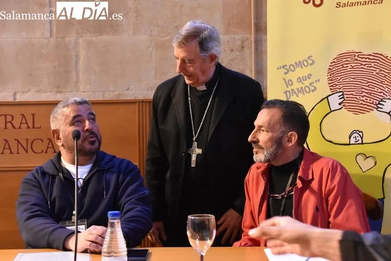 Exposición ‘Museo sin Hogar; Esperanza sin Cobertura’ en el claustro de la Catedral Vieja. Foto de Vanesa Martins