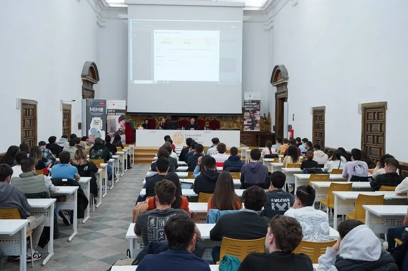 Foto 6 - Alumnos y egresados de la UPSA conocen los perfiles profesionales TIC m&aacute;s demandados por las empresas