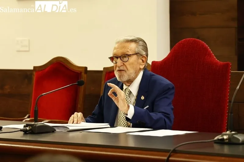 Reunión de la Real Academia de Ciencias Económicas y Financieras en el Colegio Arzobispo Fonseca. Foto de David Sañudo