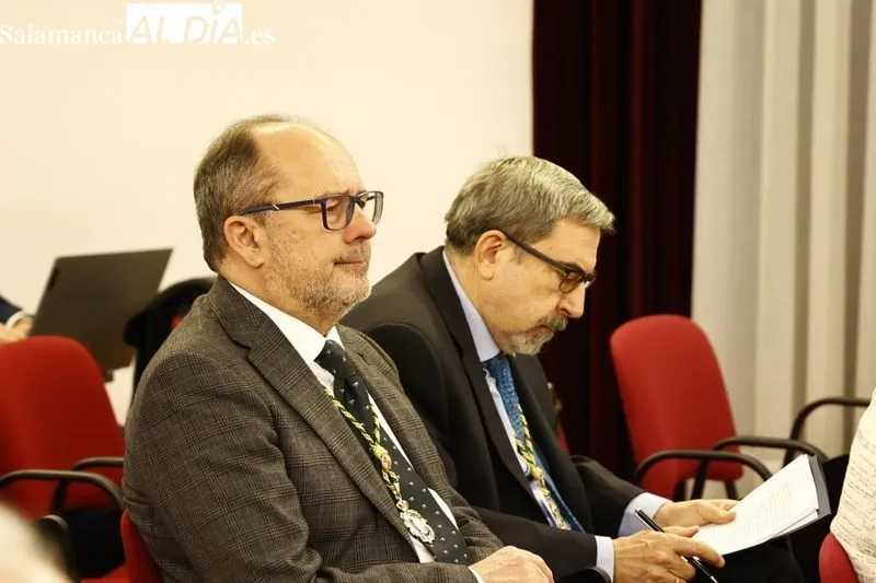 Reunión de la Real Academia de Ciencias Económicas y Financieras en el Colegio Arzobispo Fonseca. Foto de David Sañudo