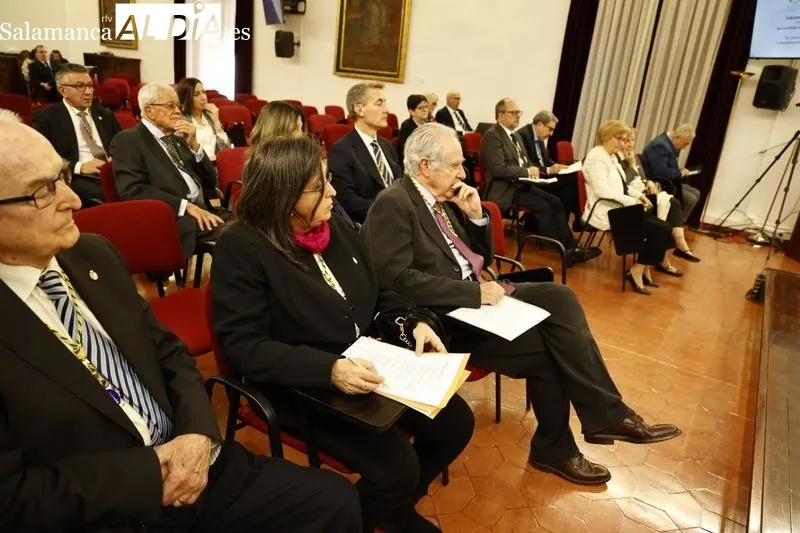 Reunión de la Real Academia de Ciencias Económicas y Financieras en el Colegio Arzobispo Fonseca. Foto de David Sañudo