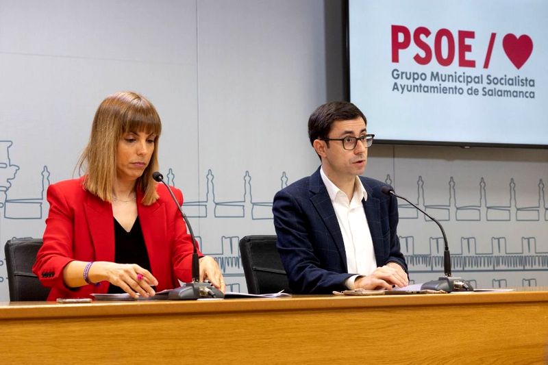 José Luis Mateos, portavoz del Grupo Municipal Socialista, y la edil del PSOE, María Sánchez. Foto PSOE