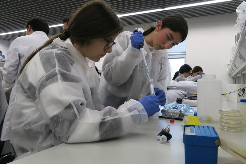 Foto 6 - Los alumnos del IES &lsquo;Leonardo Da Vinci&rsquo; participan en el proyecto &lsquo;Micromundo&rsquo;