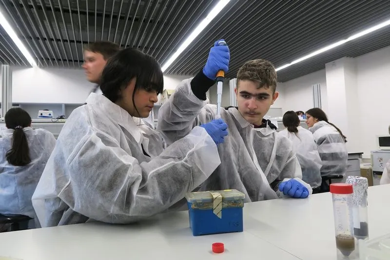 Foto 5 - Los alumnos del IES &lsquo;Leonardo Da Vinci&rsquo; participan en el proyecto &lsquo;Micromundo&rsquo;