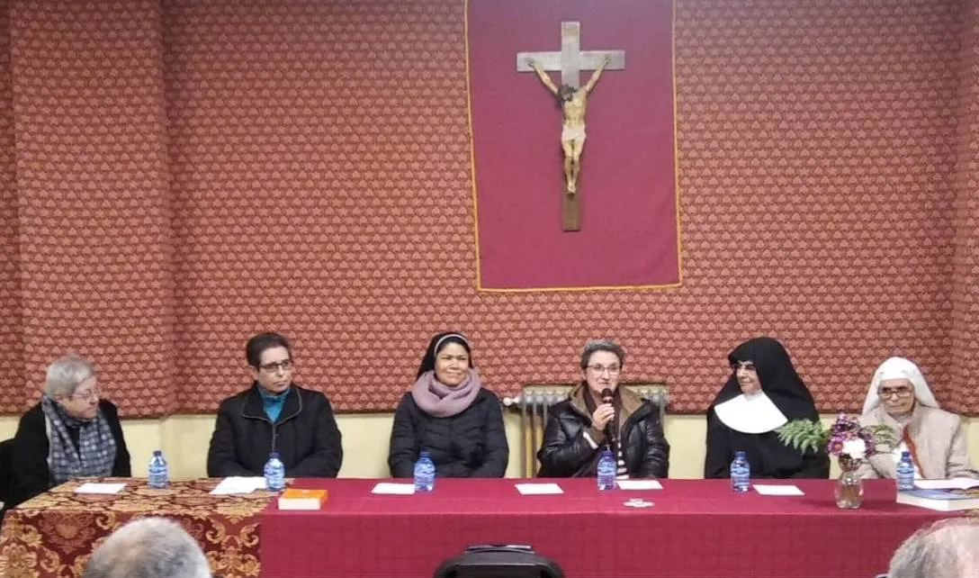Foto 2 - Religiosas de varias congregaciones comparten sus puntos de vista en torno a la vida consagrada