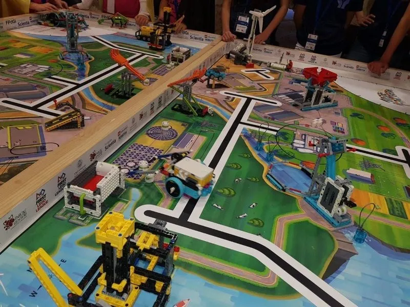 Alumnos del colegio San Juan Bosco en la First Lego League Salamanca