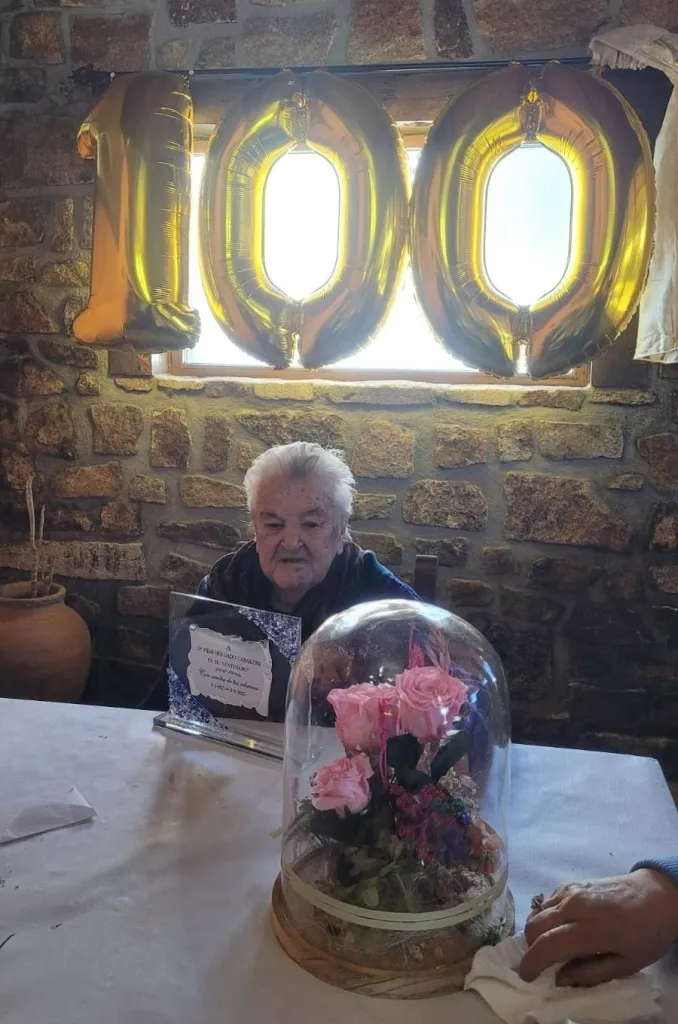Foto 2 - Pilar Holgado Caballero festeja en Navasfr&iacute;as sus 100 a&ntilde;os