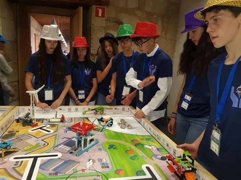 Alumnos del colegio San Juan Bosco en la First Lego League Salamanca