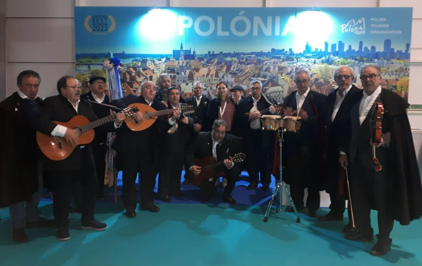 Foto 2 - La Rondalla III Columnas anima con su m&uacute;sica la Bolsa de Turismo de Lisboa