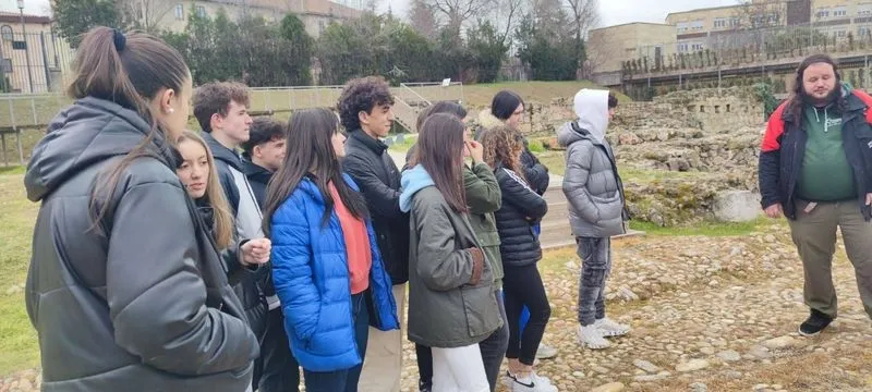 Foto 7 - Alumnos del colegio San Juan Bosco visitan el Parque Arqueol&oacute;gico del Bot&aacute;nico